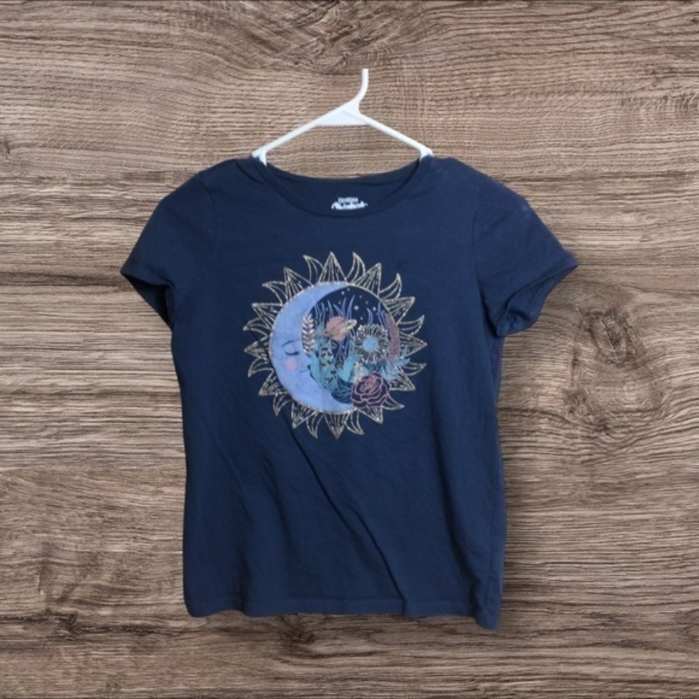 Carter’s celestial moon navy blue short sleeve T-shirt. Size 14.